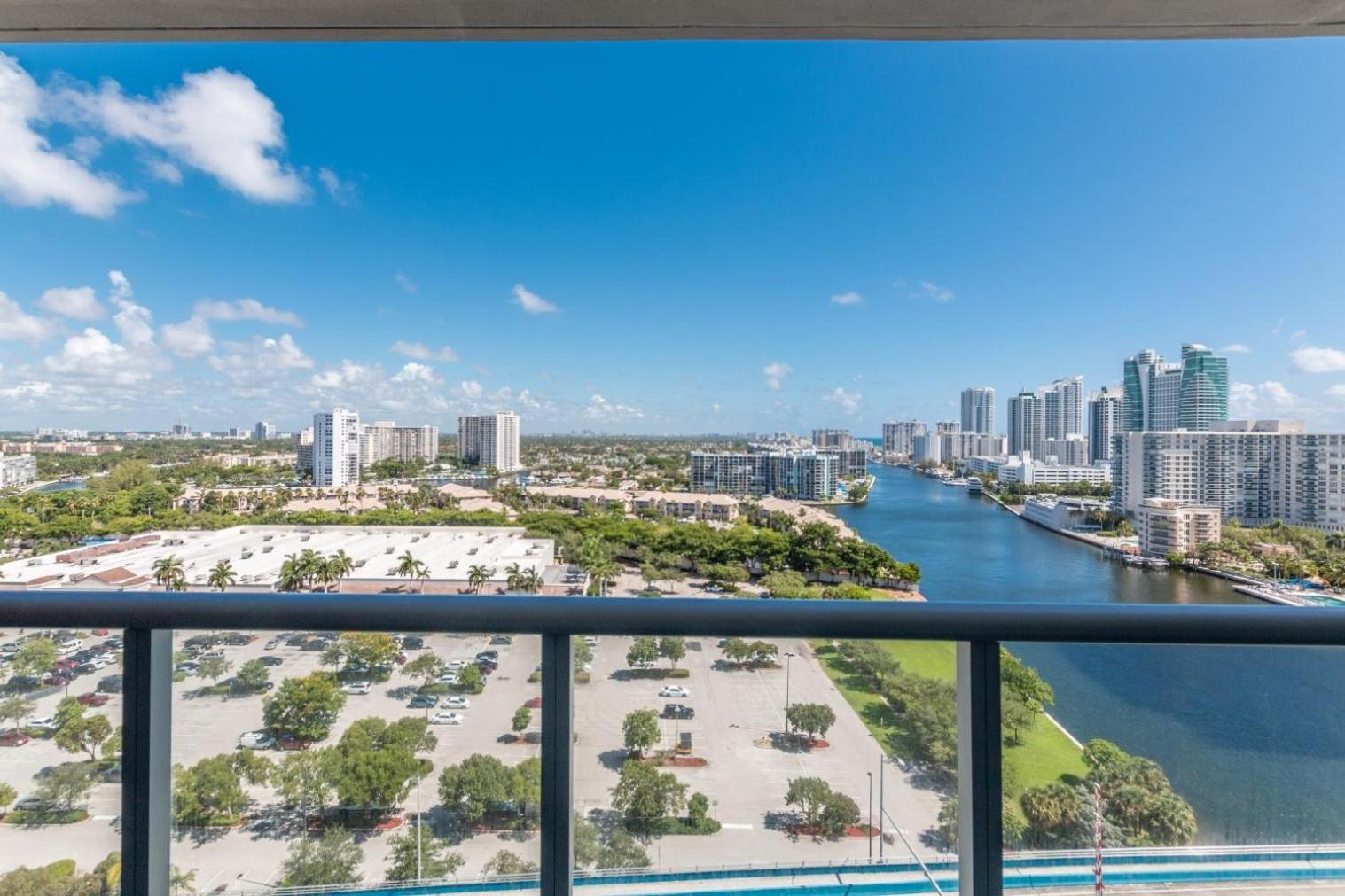 Modern One Bedroom Rental At Beach Walk Resort Miami 18Th Floor Hallandale Beach Exterior foto
